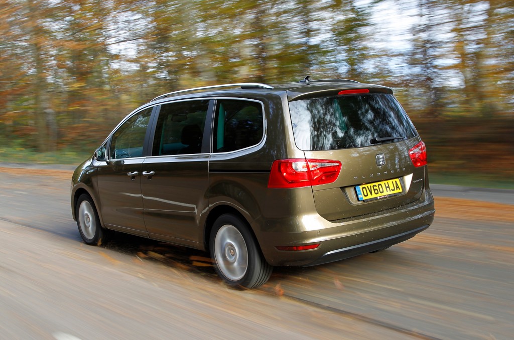 Seat Alhambra on the road