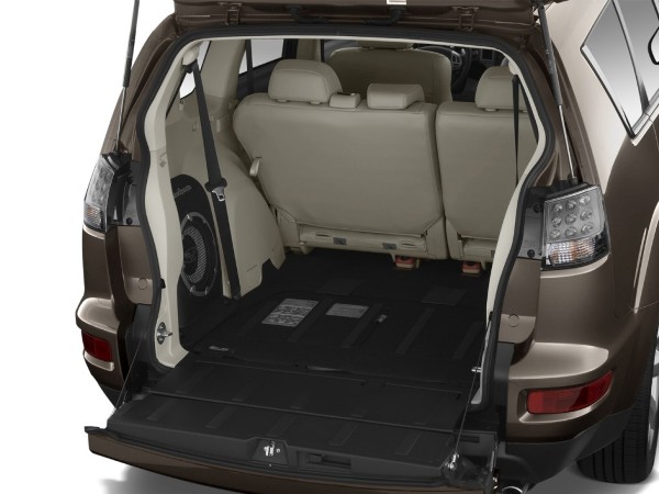 Mitsubishi Outlander boot