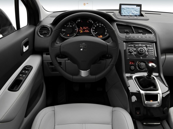 Peugeot 5008 interior